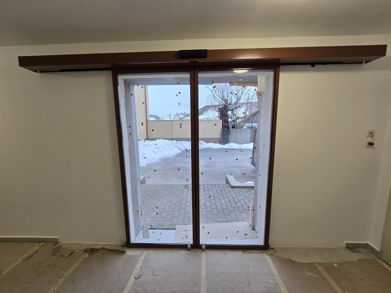 2 mozgós fotocellás ajtó kivitelezésünk Tiszafüreden.